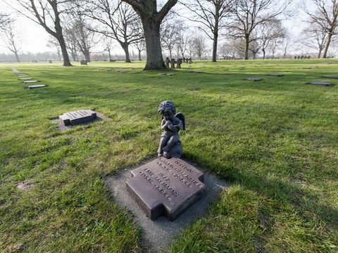 photo cimetiere Allemand de la Cambe Les Isles de Sola